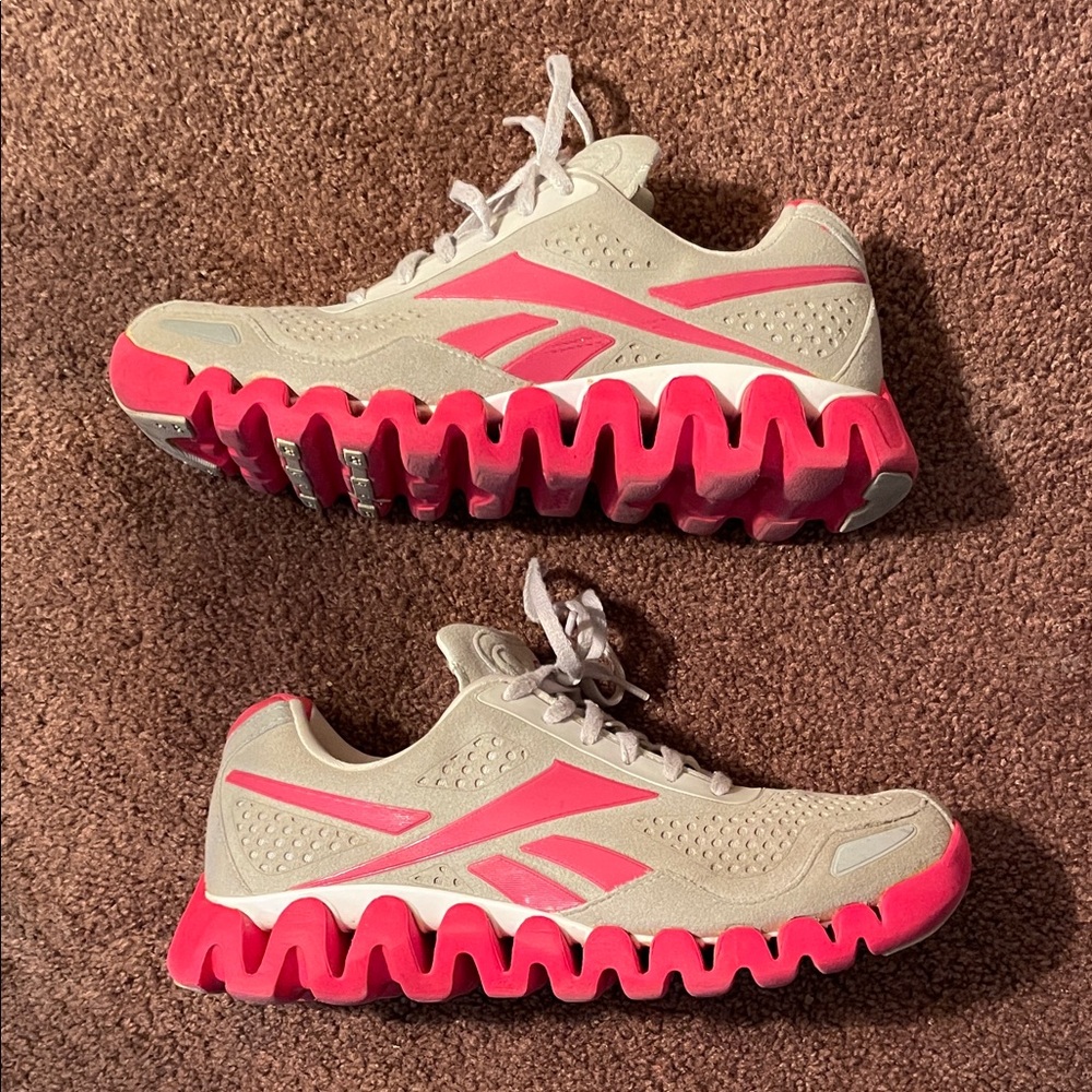 Reebok Women's Athletic Shoes in Gray and Pink